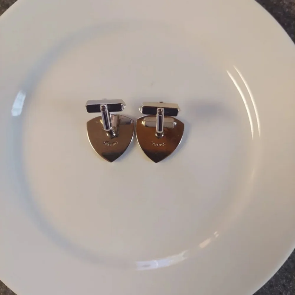VINTAGE SWANK SILVERTONE & BLACK CHEVRON CUFFLINKS 4TH GEN OWNED EUC LIKE NEW!